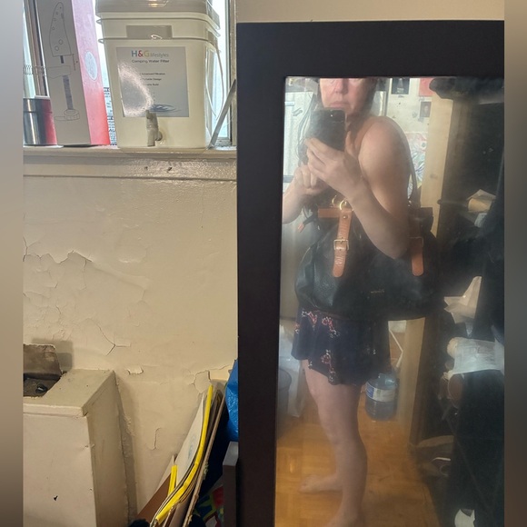 Valentina Leather Shoulder Bag - Picture 13 of 14